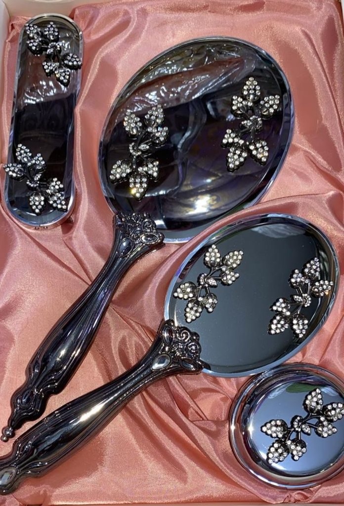 [3R-11212] Set miroir et brosse élégant aux papillons incrustés, une touche de luxe pour chaque mariée